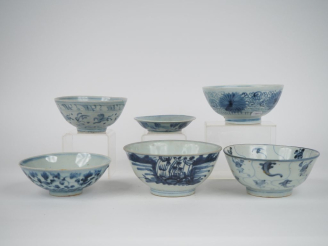 Vente aux enchères Chine, du XVIe au XVIIIe siècle,  6 bols en porcelaine bleu blanc à dé