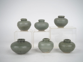 Vente aux enchères Chine, Annam XIIIe au XVIIe siècle, 6 petits pots globulaires en céram