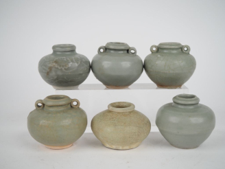 Vente aux enchères Chine, Annam du XIIIe au XVIIe siècle, 6 petits pots globulaires en cé