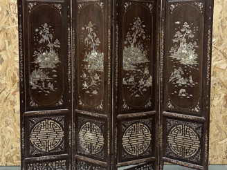Vente aux enchères Paravent à 4 feuilles en bois de palissandre et marqueterie de nacre r