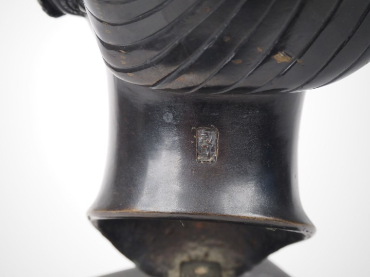 Vietnam, vers 1950, Tête de jeune femme annamite en bronze à patine br