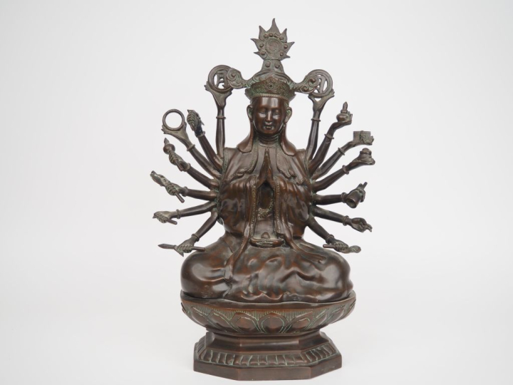 Vietnam, fin XIXe siècle,  Statuette en bronze, représentant la divini