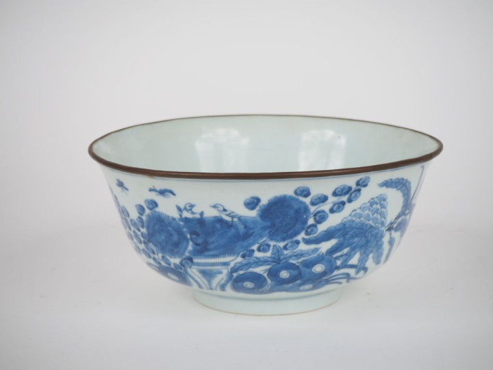 Vietnam, fin du XIXe siècle,  Coupe en porcelaine bleu de Hué, à décor