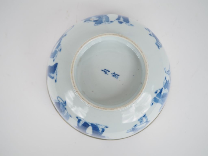 Vietnam, fin  XIXe siècle, Coupe en porcelaine bleu de Hué à décor de 
