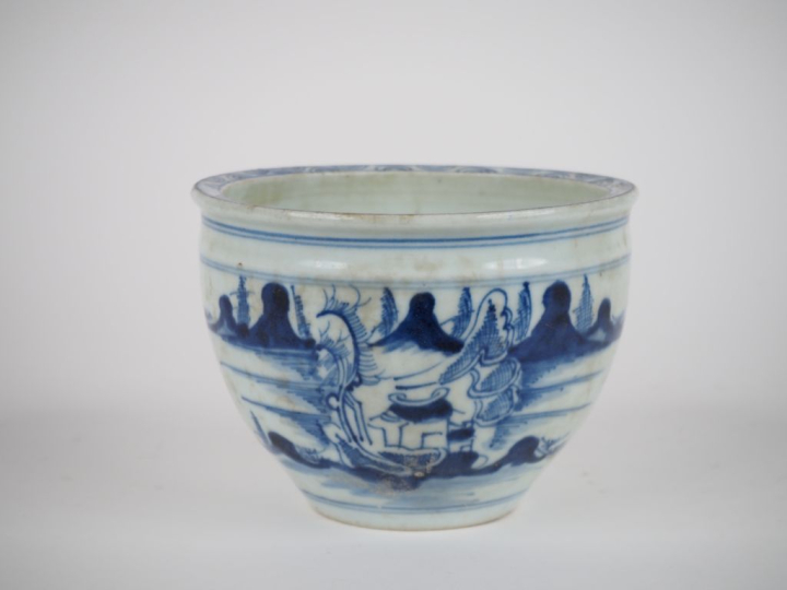 Vietnam, fin du XIXe siècle, Petit bassin en porcelaine bleu de Hué à 