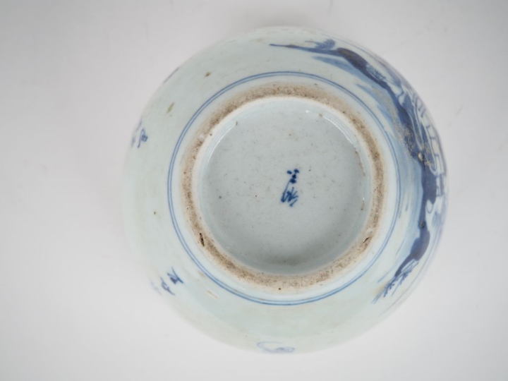 Vietnam, fin du XIXe siècle, Petit bassin en porcelaine bleu de Hué à 