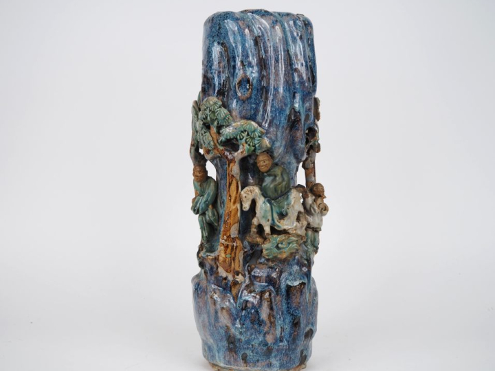 Indochine, vers 1900, Vase en céramique émaillée vert, brun et bleu, à