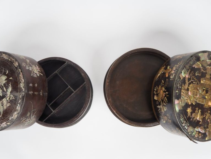 Indochine vers 1920-30,  Deux boîtes circulaires couvertes, en bois de