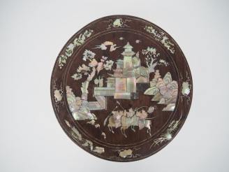 Vente aux enchères Indochine vers 1920, Boîte circulaire couverte en bois de palissandre 