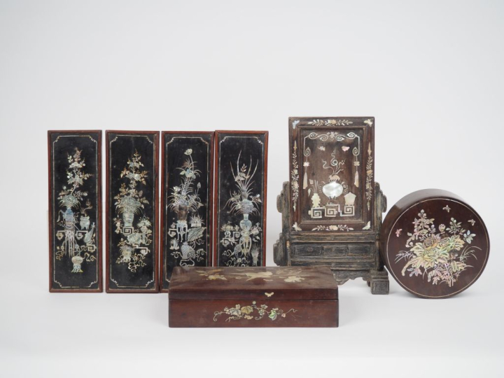 Indochine, vers 1920, Sept pièces en bois de palissandre "dalbergia co