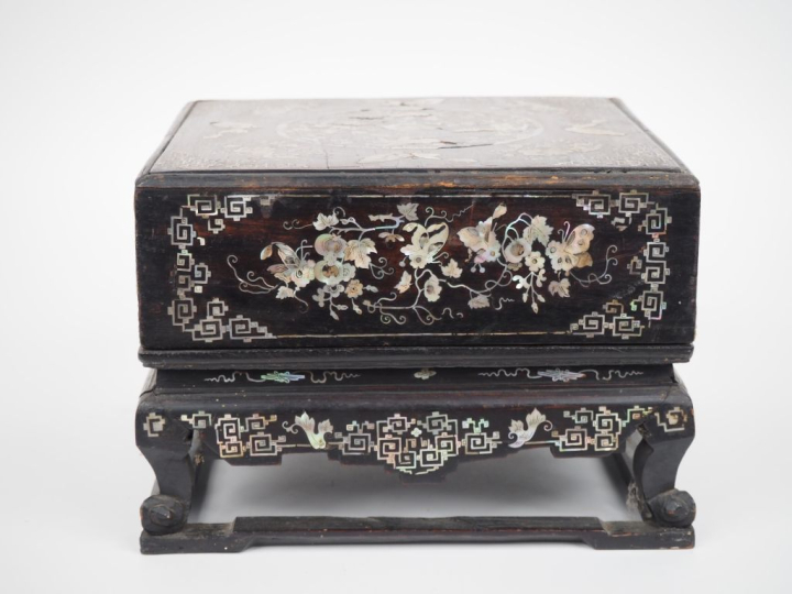 Indochine vers1920,  Coffret couvert en bois de palissandre "dalbergia