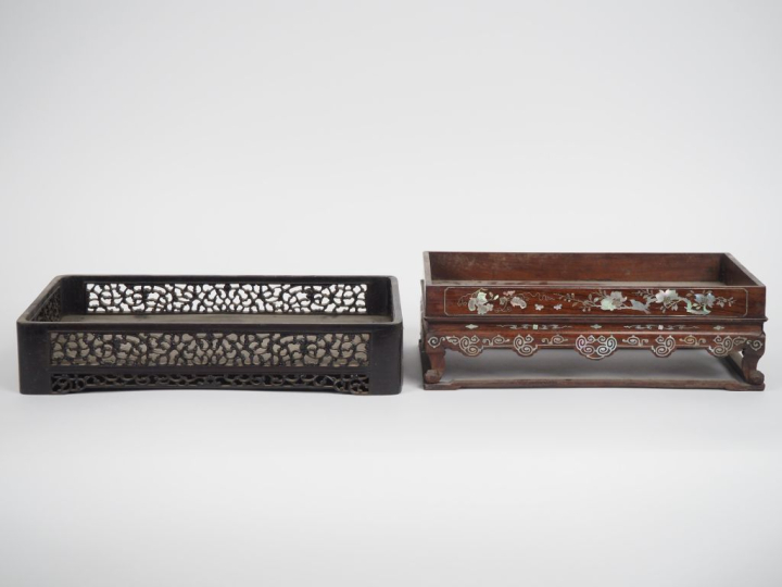 Indochine, vers 1920, Deux plateaux en bois de palissandre"dalbergia c