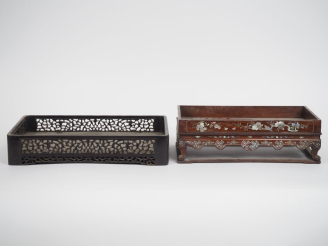 Vente aux enchères Indochine, vers 1920, Deux plateaux en bois de palissandre"dalbergia c