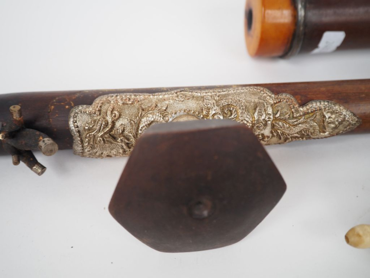 Indochine, XXe siècle, Lot comprenant cinq pipes à opium en bambou, le