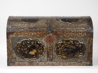 Vente aux enchères Japon, début de la période Edo, XVIe siècle,  Important coffret de voy