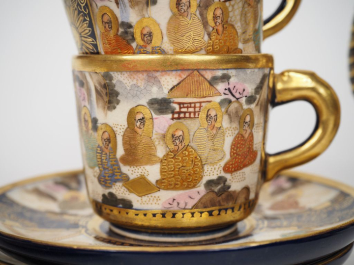 Satsuma, vers 1920  Service à thé comprenant quinze pièce en porcelain