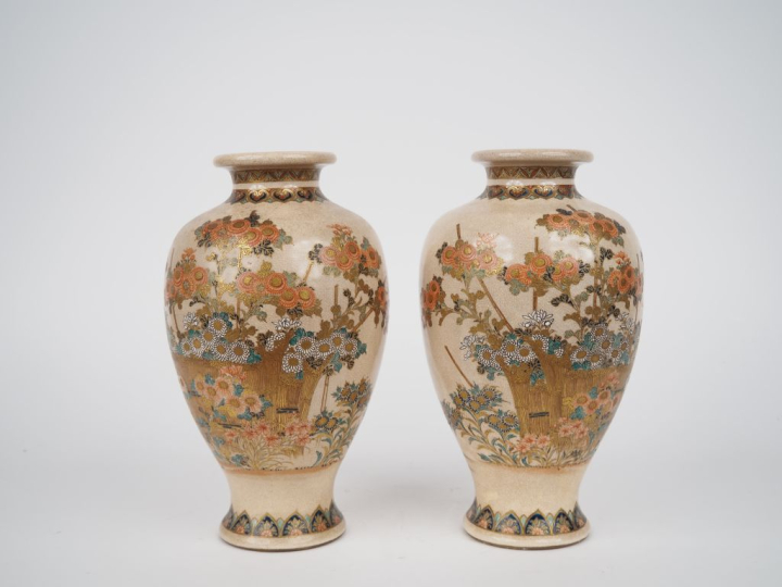 Japon, Satsuma, fin de l’époque Meiji, Paire de vases de forme balustr