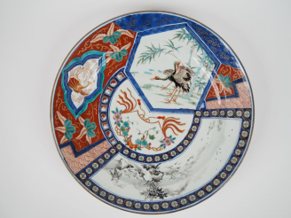 Vente aux enchères Japon, période Meiji (1868-1912) Important plat en porcelaine imari à 