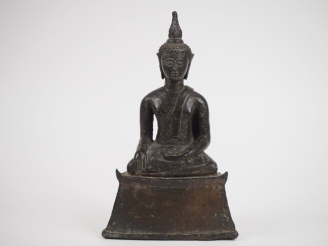Vente aux enchères 	Laos, Thaïlande fin XIXe siècle,  Statuette en bronze représentant bo