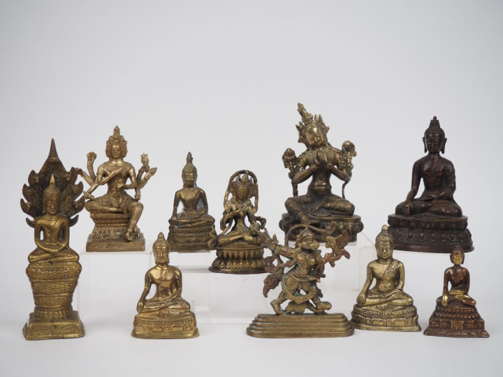 Tibet XXe siècle Dix statuettes en bronze dont bouddha et boddhisattva