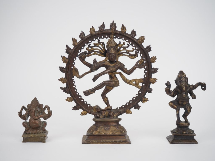 Inde XXe siècle, Trois statuettes en bronze, dont deux représentations