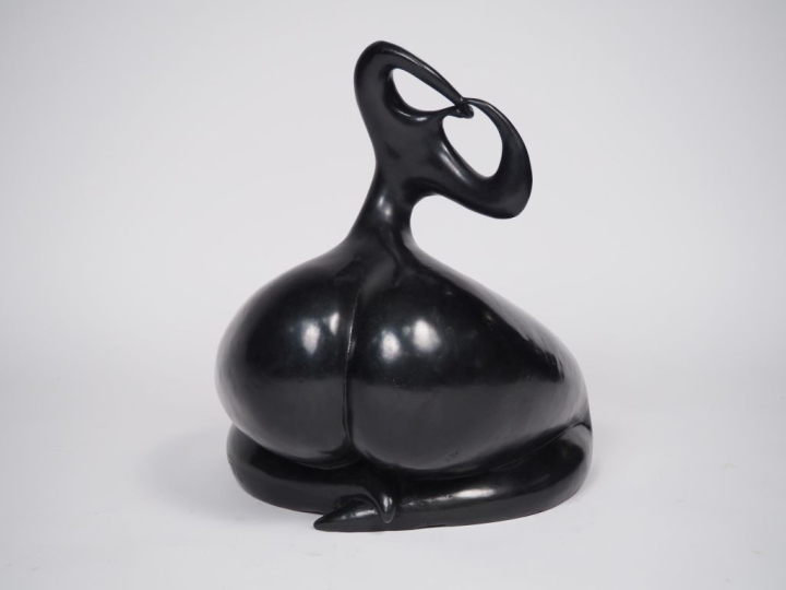 TOUTAIN.  "jeune femme assise" Sculpture en bronze à patine noire H. 4