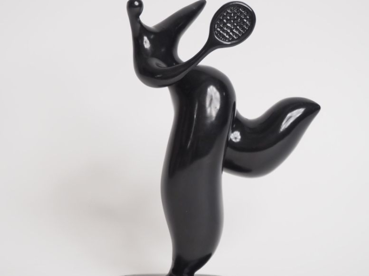 TOUTAIN.  "Beau revers"  Sculpture en bronze à patine brune  Signée et