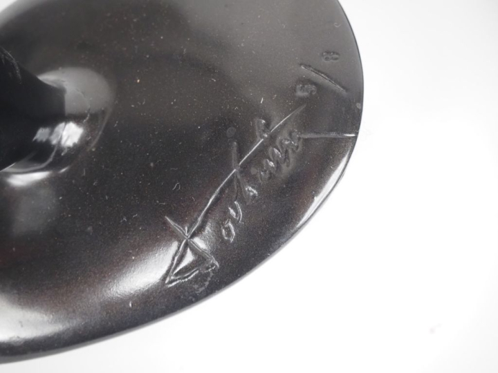 TOUTAIN.  "Beau revers"  Sculpture en bronze à patine brune  Signée et