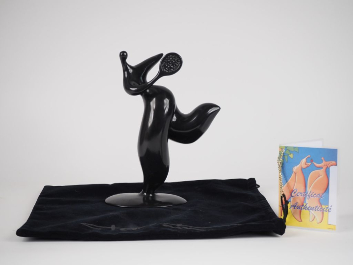 TOUTAIN.  "Beau revers"  Sculpture en bronze à patine brune  Signée et