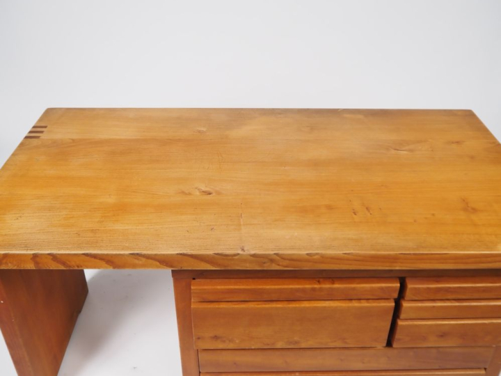 Pierre CHAPO.  Bureau commode B19E en orme. Dim. 73 x 140 x 70 cm/