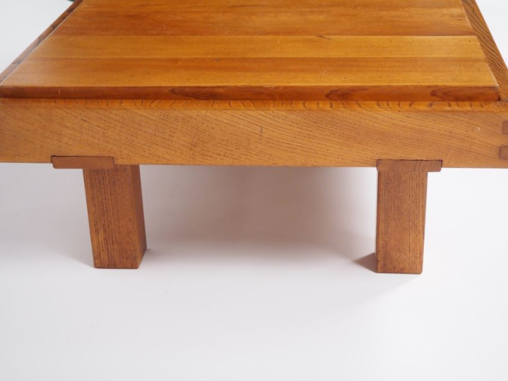 Pierre CHAPO.  Table basse en orme. Dim. 31 x 76 x 69 cm.