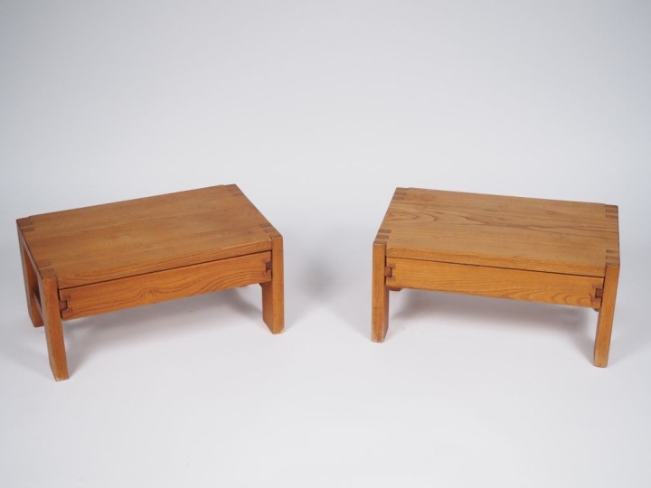 Pierre CHAPO.  Paire de chevets TO7A en orme. Dim. 26 x 55 x 34 cm.