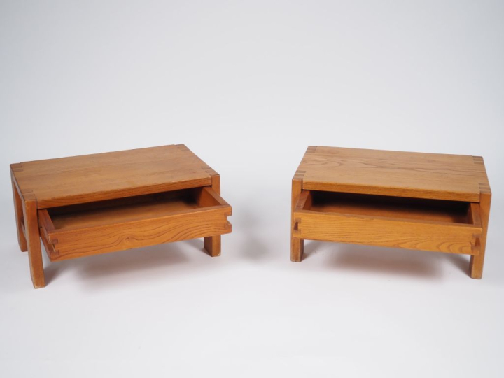Pierre CHAPO.  Paire de chevets TO7A en orme. Dim. 26 x 55 x 34 cm.