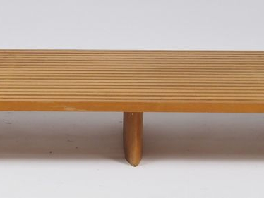 Charlotte PERRIAND.  Banquette "Tokyo". Modèle créé en 1954 composé de