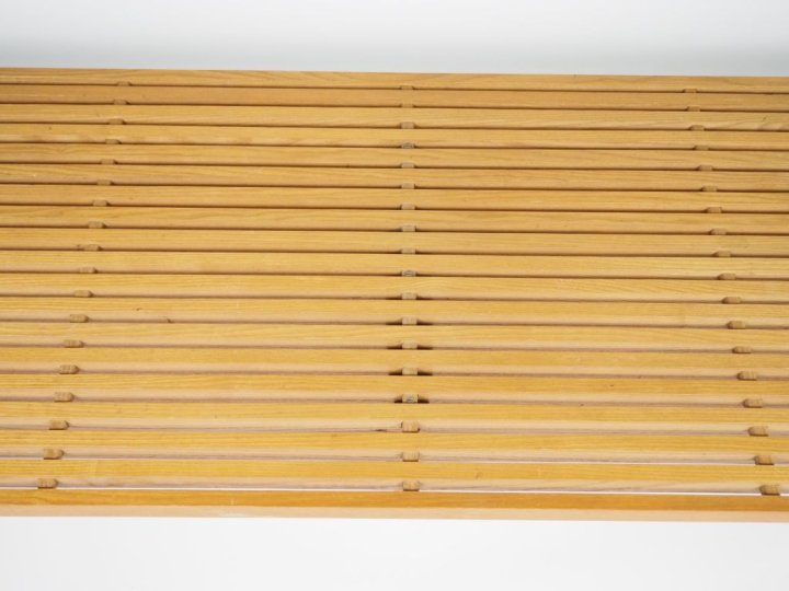 Charlotte PERRIAND.  Banquette "Tokyo". Modèle créé en 1954 composé de