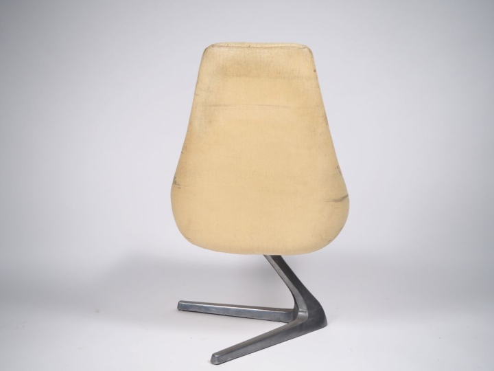 Vladimir KAGAN.  Fauteuil modèle "Star Trek" années 60. (usures, déchi