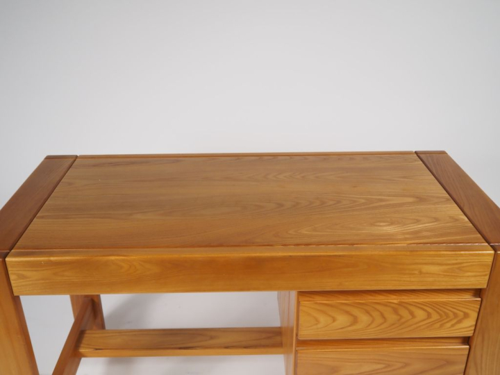 Roland HAESSLER pour MAISON REGAIN. Bureau à caisson  années 70 en orm