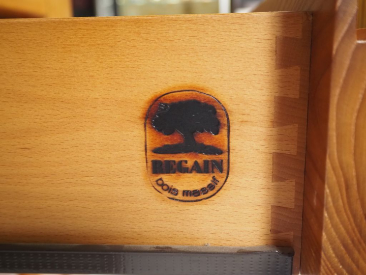 Roland HAESSLER pour MAISON REGAIN. Bureau à caisson  années 70 en orm