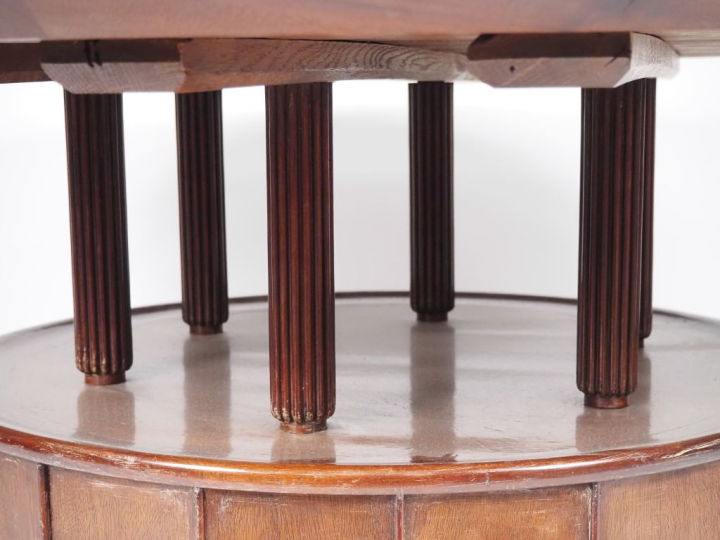 Table ronde de style Art Déco en acajou massif et placage d'acajou, gr