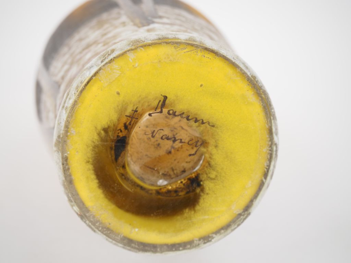 DAUM. Nancy. Grand vase balustre en verre émaillé et polychrome à déco