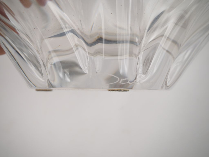 DAUM.  Vase en cristal Signé.  Dim. 13 x 40 cm