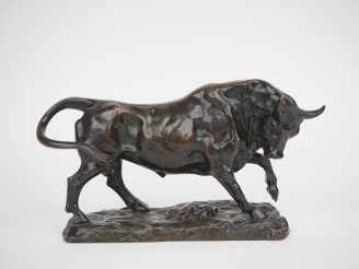 Vente aux enchères MILLET.  "Taureau furieux'  Sculpture en bronze à patine brune Dim. 15