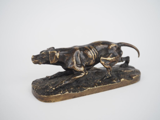 Vente aux enchères Pierre Jules MENE.  "chien de chasse à l'arrêt".  Sculpture en bronze 