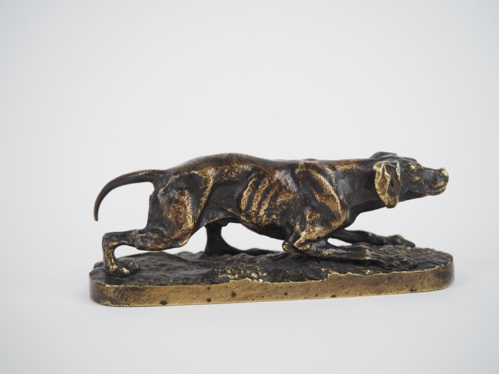 Pierre Jules MENE.  "chien de chasse à l'arrêt".  Sculpture en bronze 