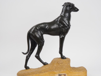 Vente aux enchères MASSON.  "le lévrier".  Grande sculpture en bronze à patine brune sur 