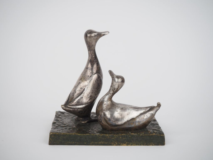 Henri Edouard NAVARRE. "les canards"  Sujet en bronze à patine argenté