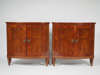 Vente aux enchères Paire d'encoignures de style Louis XVI en marqueterie à décor de canne