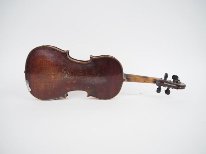Violon	 portant la marque au fer "D SALZAR" vers 1880 	4/4 	(talon cas