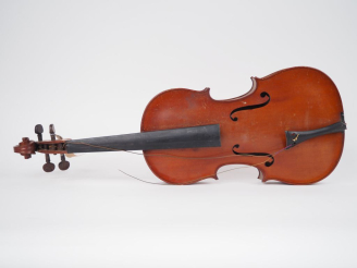 Vente aux enchères Alto 	fait à Mirecourt vers 1925 portant l'etiquette "FERELLI"	 40,4cm