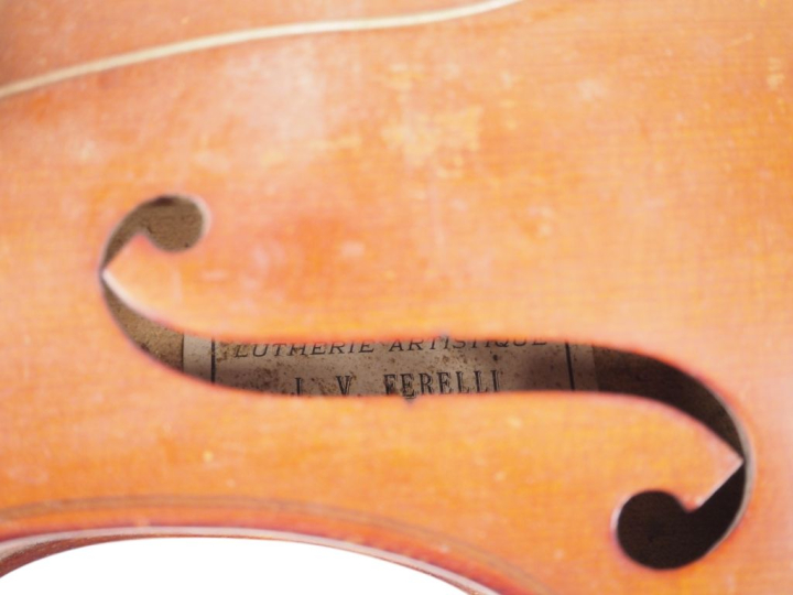 Alto 	fait à Mirecourt vers 1925 portant l'etiquette "FERELLI"	 40,4cm